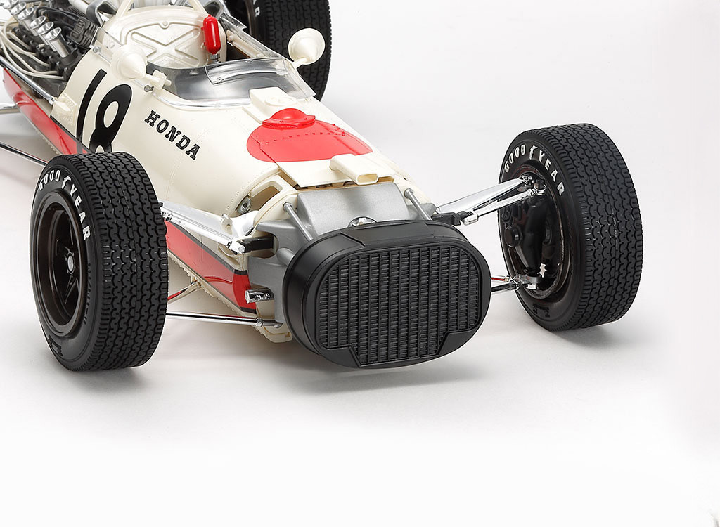 Tamiya Honda RA273 F1 Car with Photo-Etched Parts (12032)