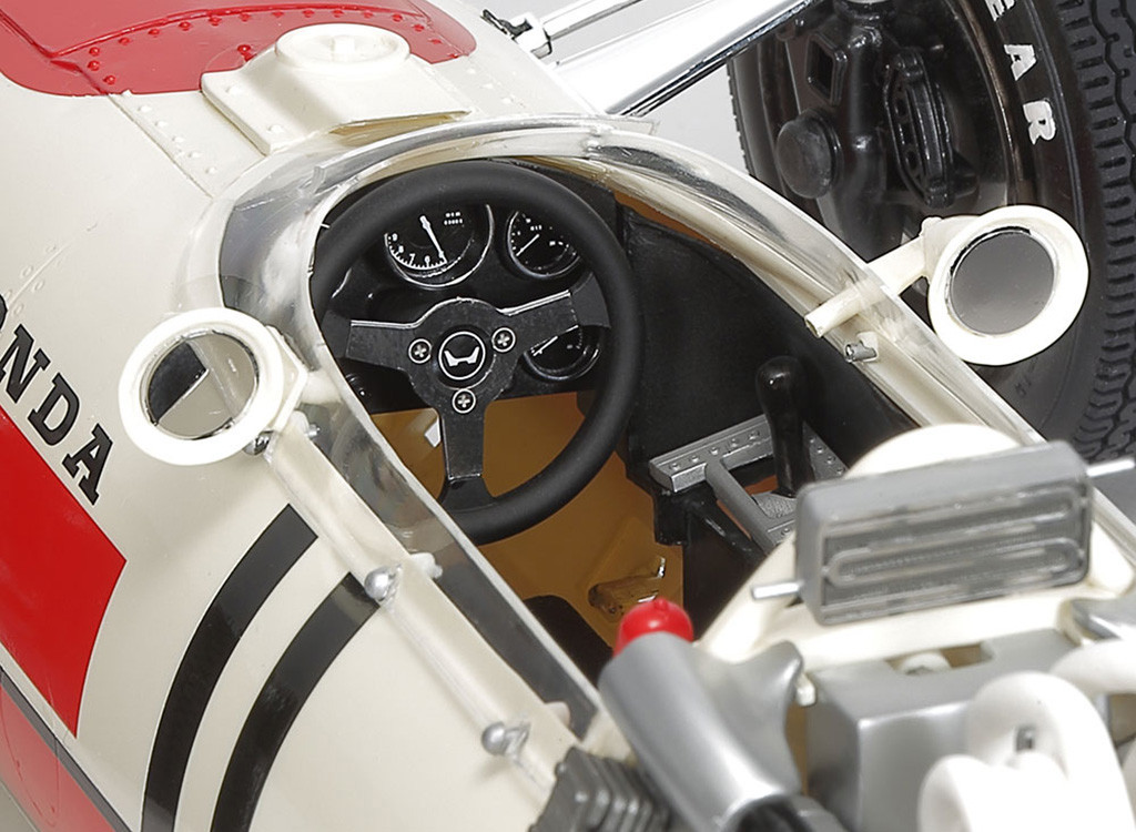 Tamiya Honda RA273 F1 Car with Photo-Etched Parts (12032)