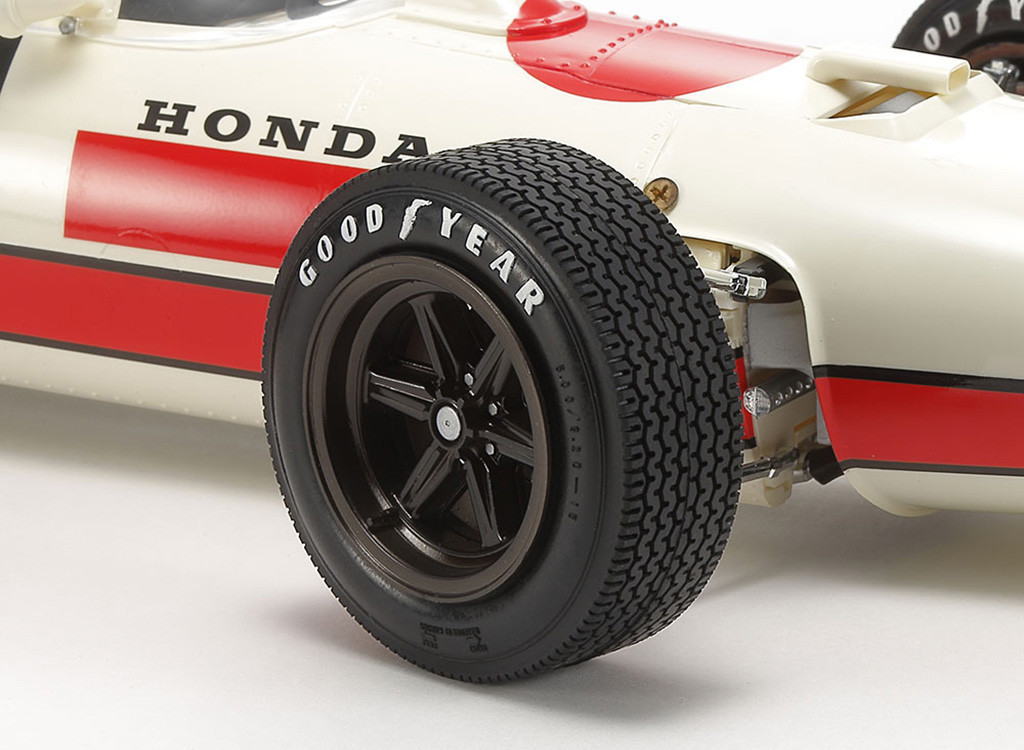 Tamiya Honda RA273 F1 Car with Photo-Etched Parts (12032)