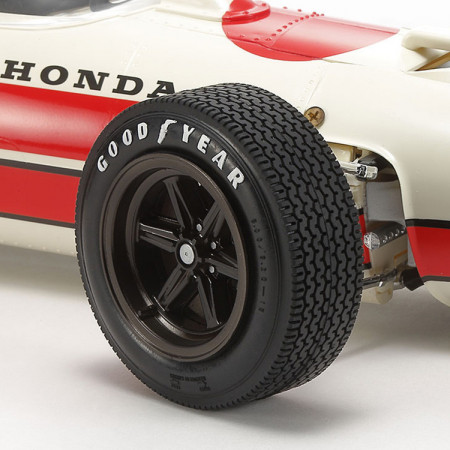 Tamiya Honda RA273 F1 Car with Photo-Etched Parts (12032)