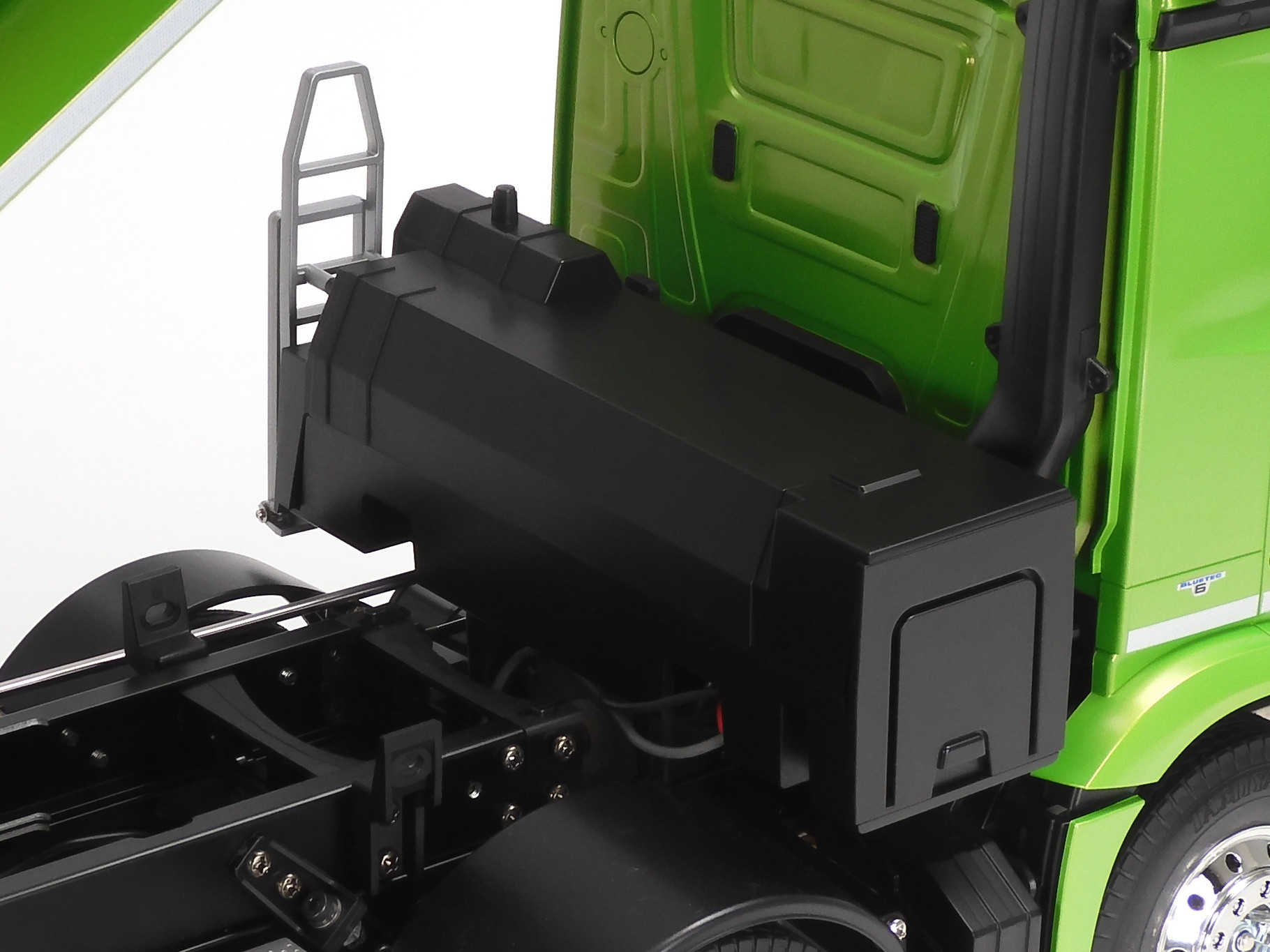 Tamiya Mercedes-Benz Arocs 4151 8x4 Tipper Truck (Candy Green Edition) ( THC 47523)