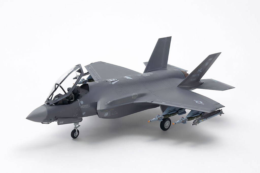 Tamiya 1:72 F-35A Lightning II ( THC 60792)