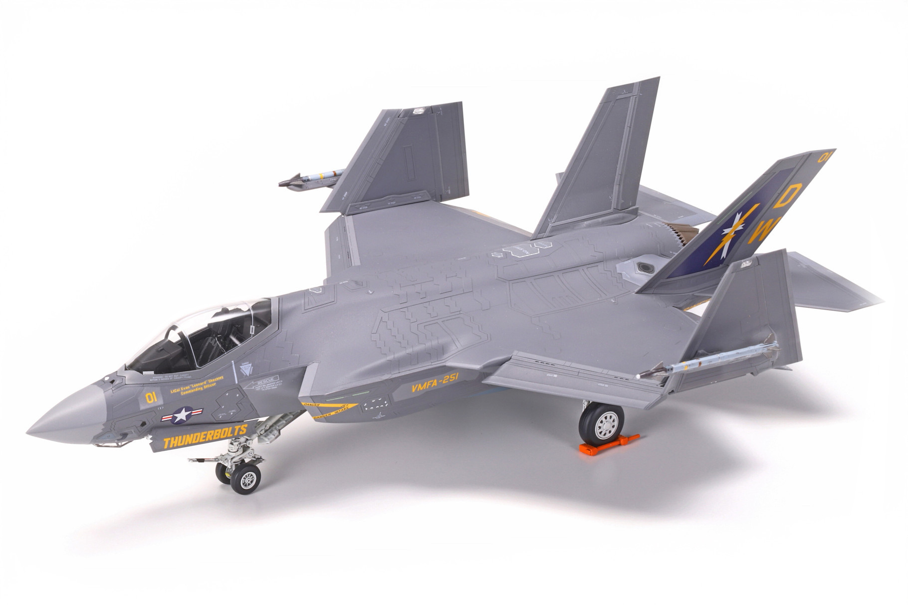 Tamiya 1/72 F-35C Lightning II ( THC 60794)