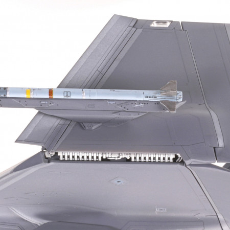 Tamiya 1/72 F-35C Lightning II ( THC 60794)