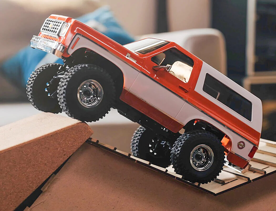 FMS 1:24 Chevrolet K5 Blazer 4WD RTR - Orange (FMS12403RTROR)