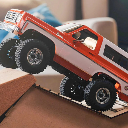 FMS 1:24 Chevrolet K5 Blazer 4WD RTR - Orange (FMS12403RTROR)